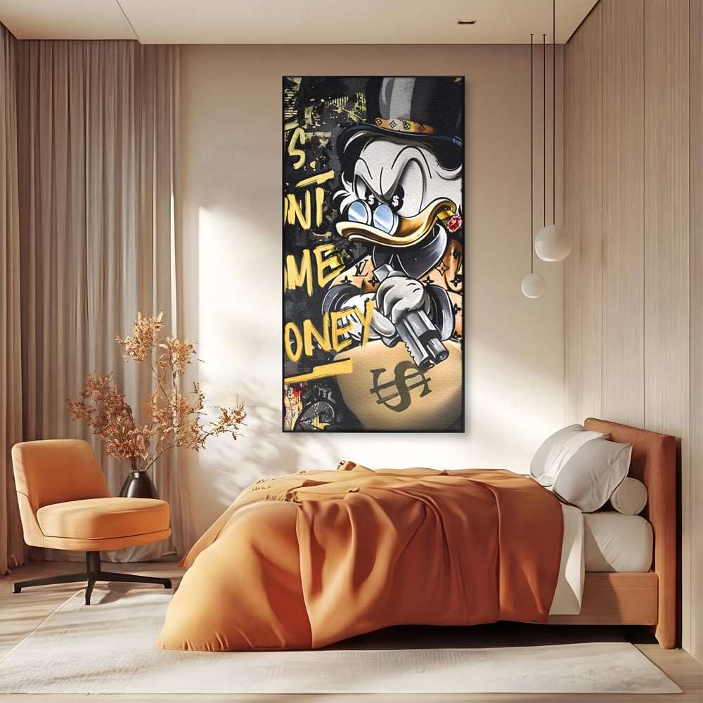 Tablou canvas cu ilustratie cu scrooge duck tinand o arma, in rama de aluminiu negru, pe perete intr-un dormitor